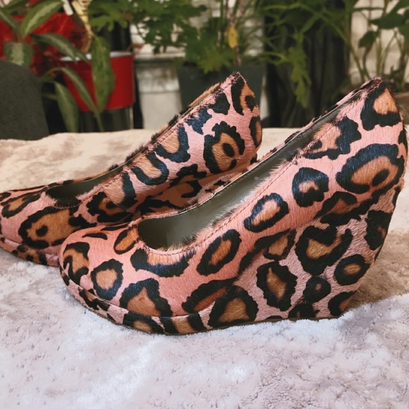 COOPERATIVE Calfskin Leopard Print Platform Wedge. Never Worn - Picture 4 of 6